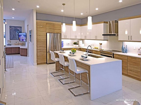 Home For Sale In Moderne Boca