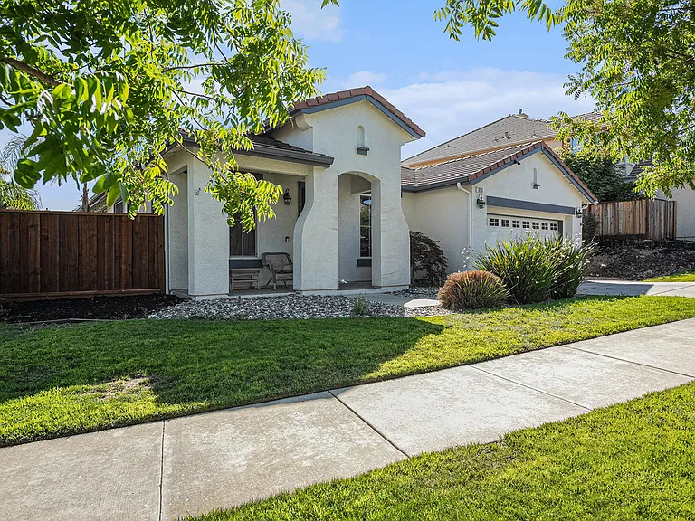 355 Pebble Beach Dr — Photo 2
