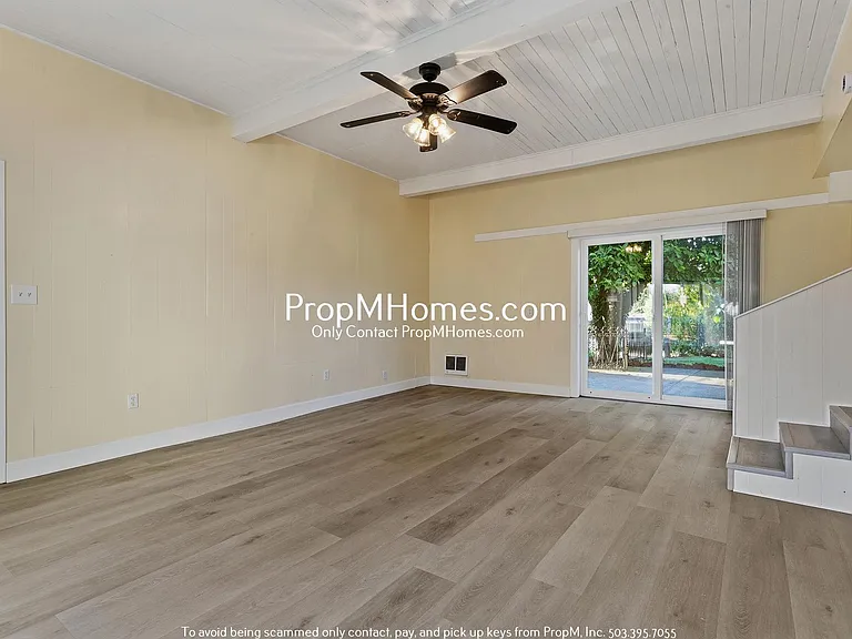 19825 SE Stark St — Photo 12