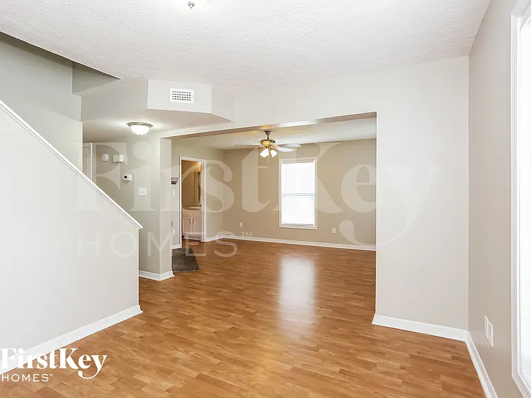 1241 Clock St — Photo 5