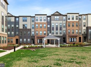 46007 Woodpecker Sq, Sterling, VA 20165