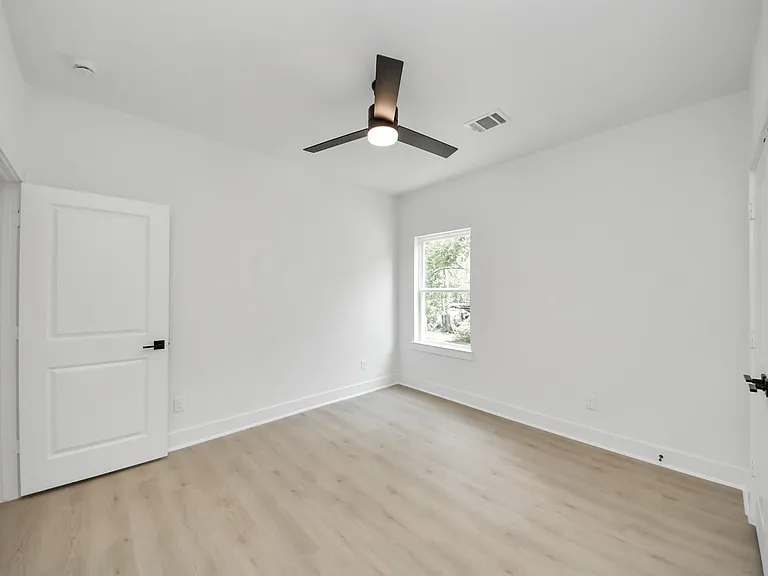 860 Rachel St #A — Photo 36