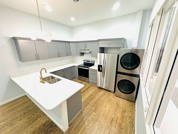 5th image of 118 Baltimore St #305