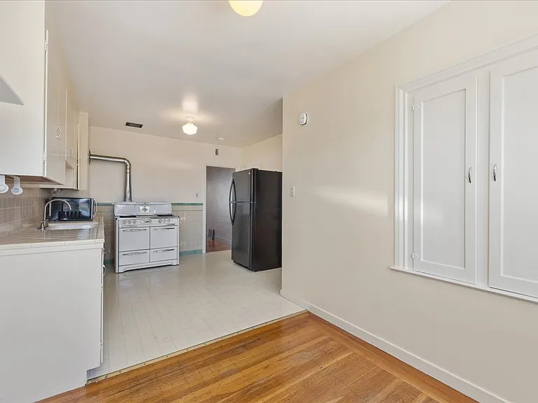 276 East Ave — Photo 15