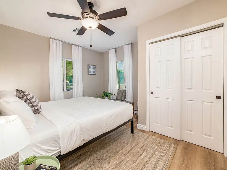 1219 N Norton Ave — Photo 21