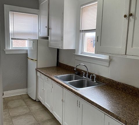 3rd image of 1619 S Van Buren St #11308074