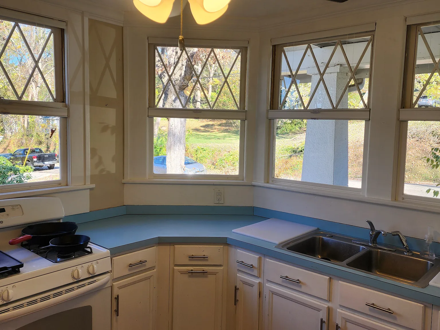 3 bed, 1200 sqft, $2,350 — Photo 2