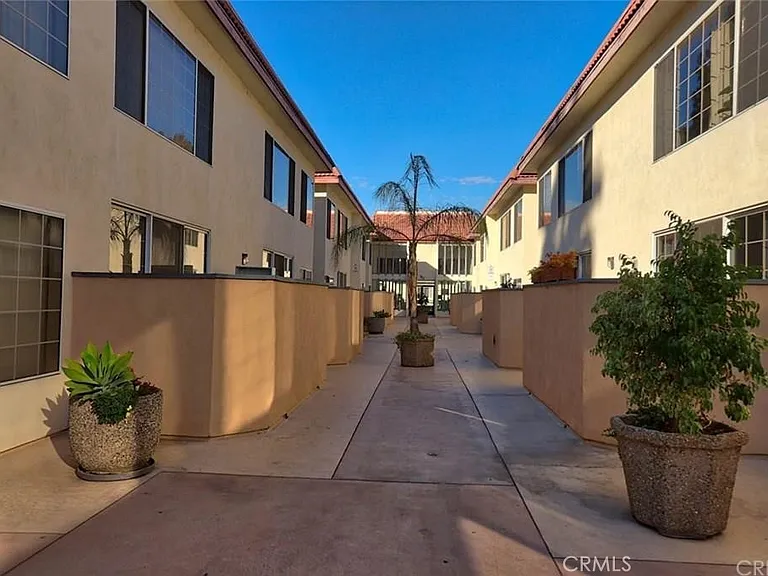 18640 Collins St #116 — Photo 26