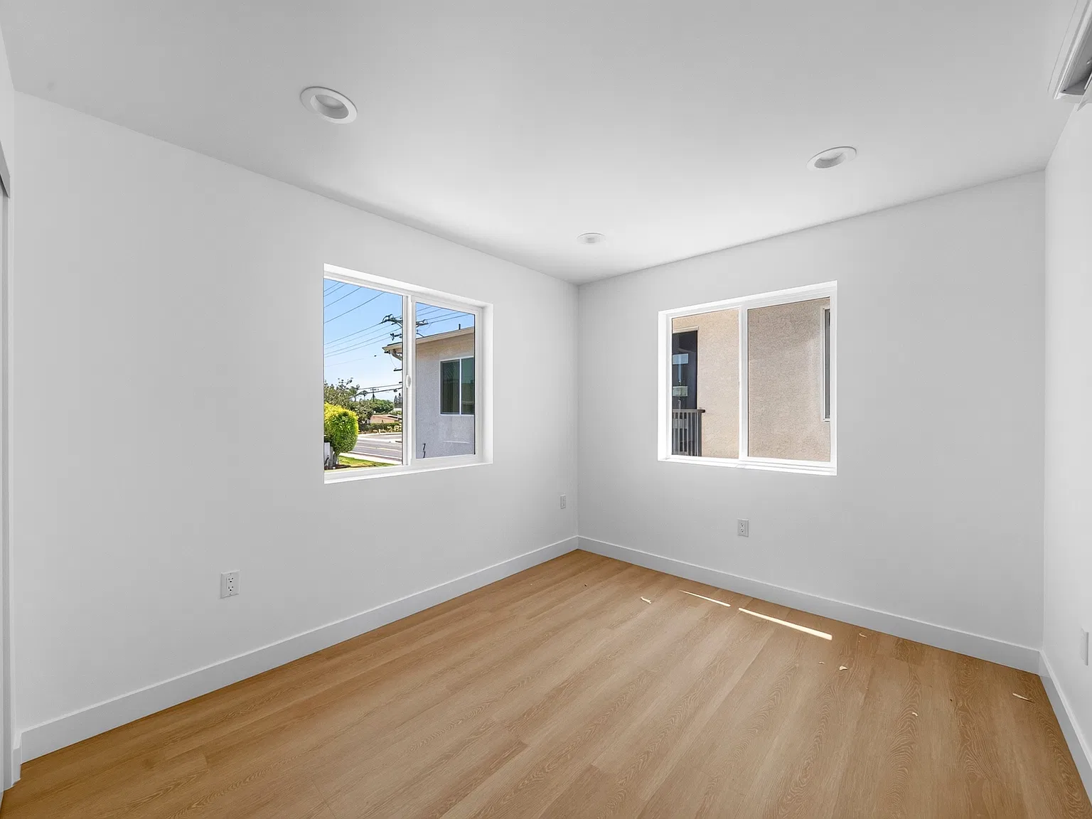 776 W Wilson St — Photo 3