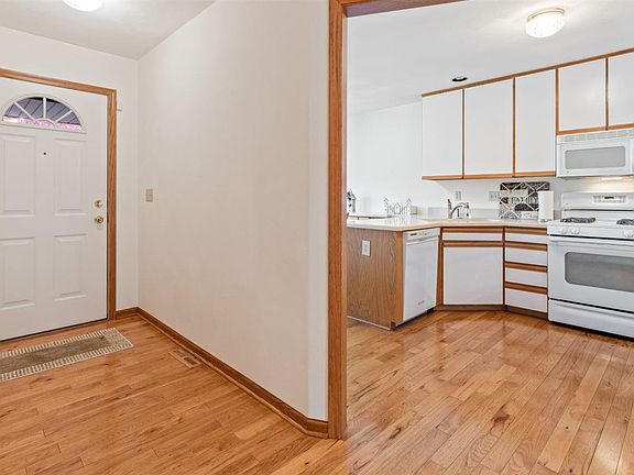 5th image of 6527 Laurel Cherry Dr