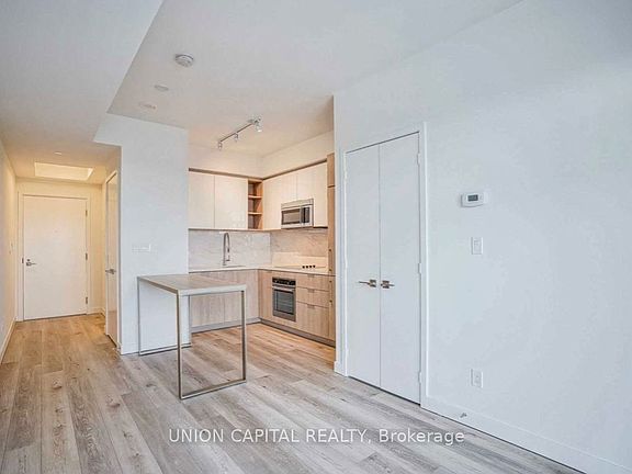 4th image of 50 Ordnance St #2108