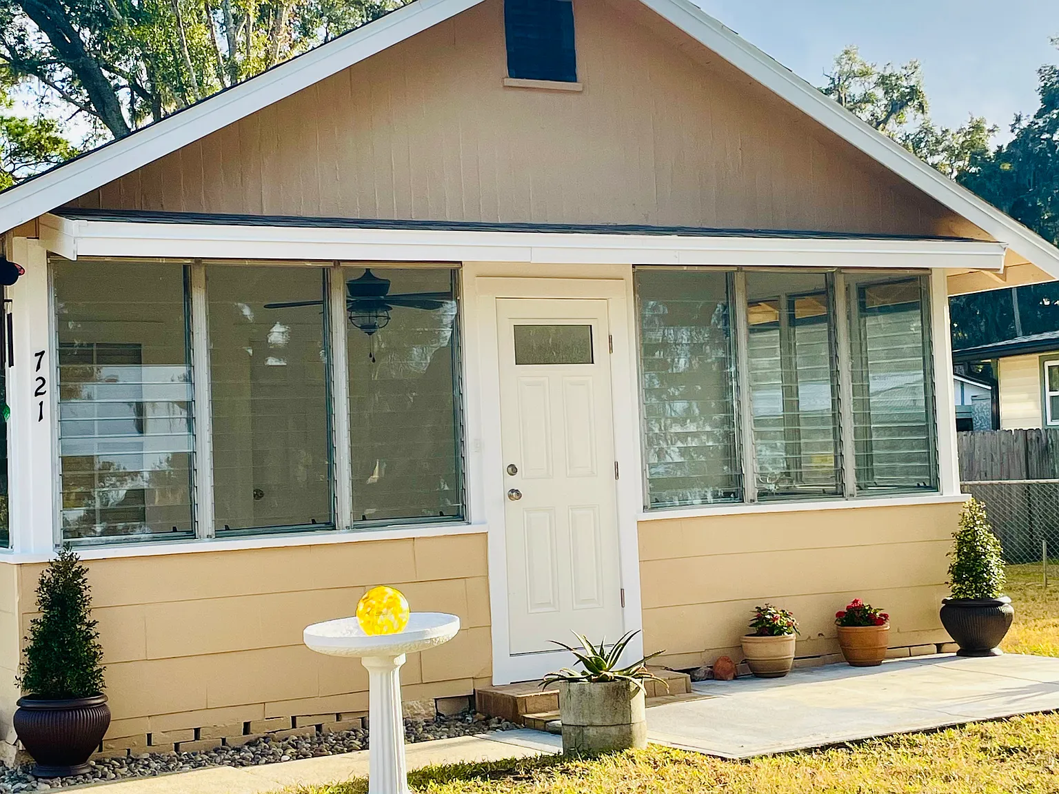 2 bed, 605 sqft, $1,400 — Photo 1