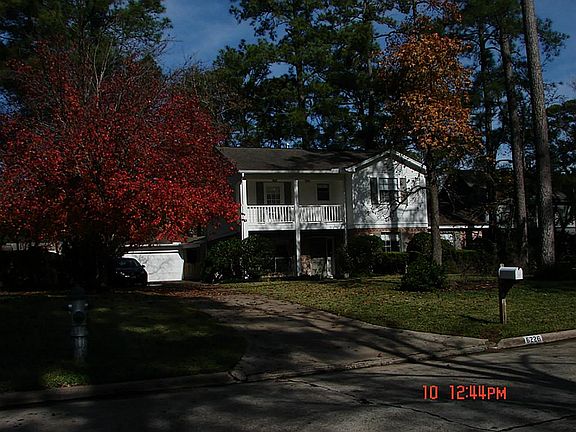 Welcome to 6226 Hickorycrest in the beautiful golf course community of Northampton..minutes from The Woodlands