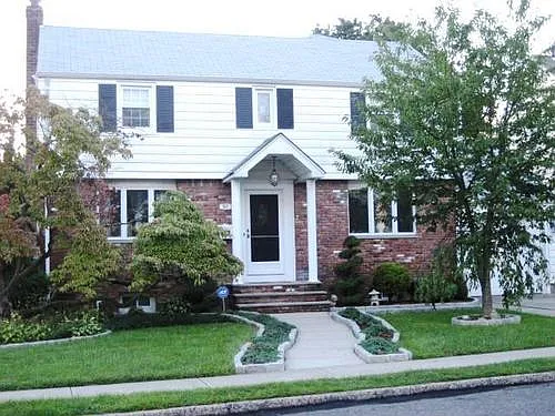 57 7th St photo 1