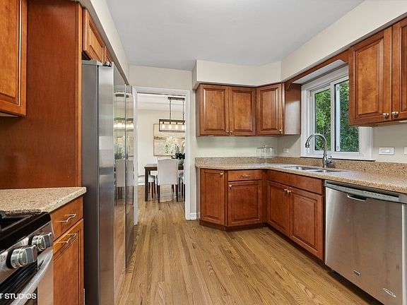 3rd image of 143 Forestway Dr