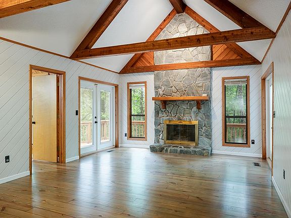 4th image of 144 Wolf Ridge Ln