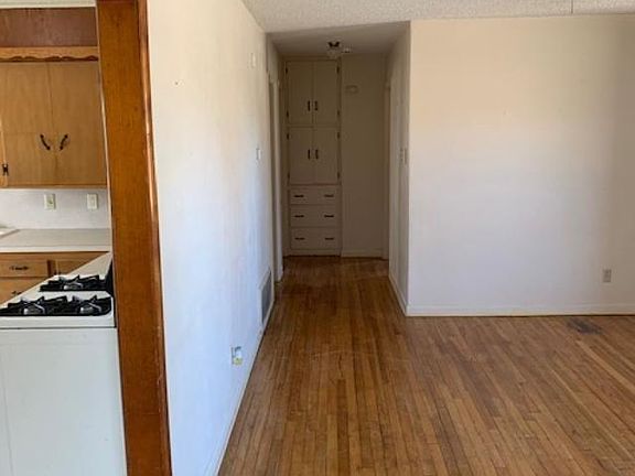 3rd image of 603 Elm St