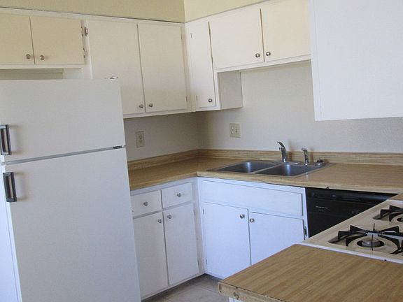 4th image of 13212 Mountain Pl NE APT D