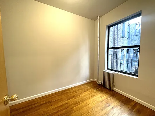 Rented by Coldwell Banker Warburg | media 4