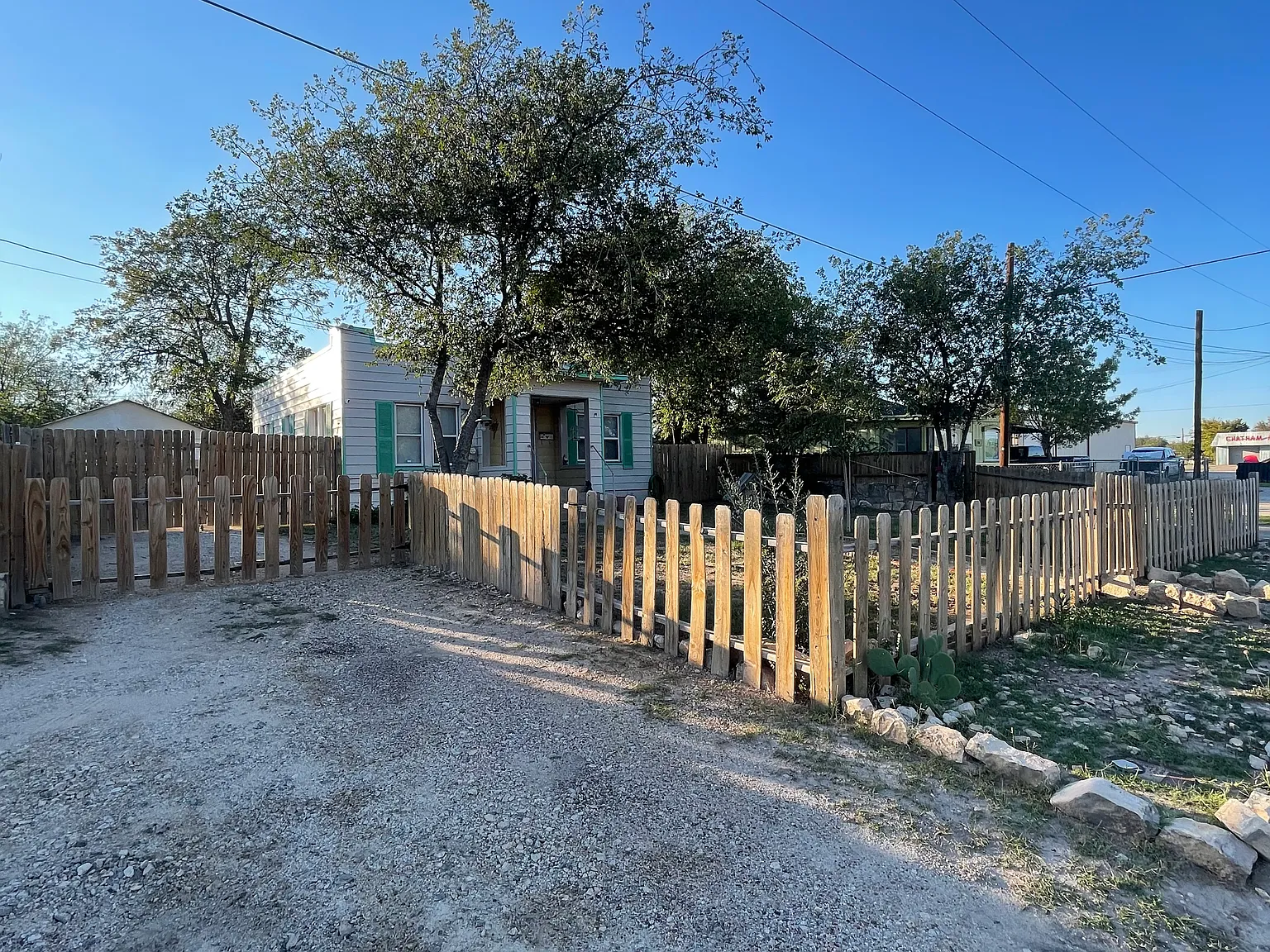 2 bed, 900 sqft, $1,050 — Photo 2