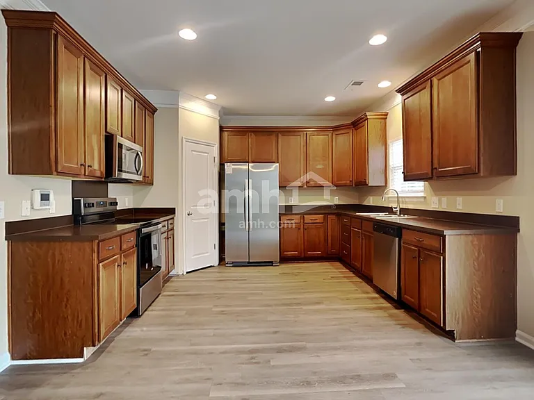 1056 Whitlow Blvd — Photo 3