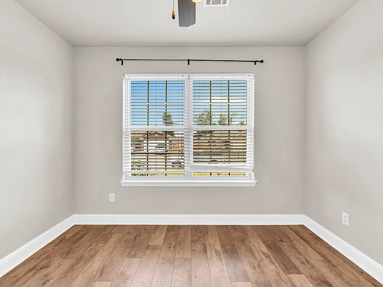 1204 N 30th St — Photo 30