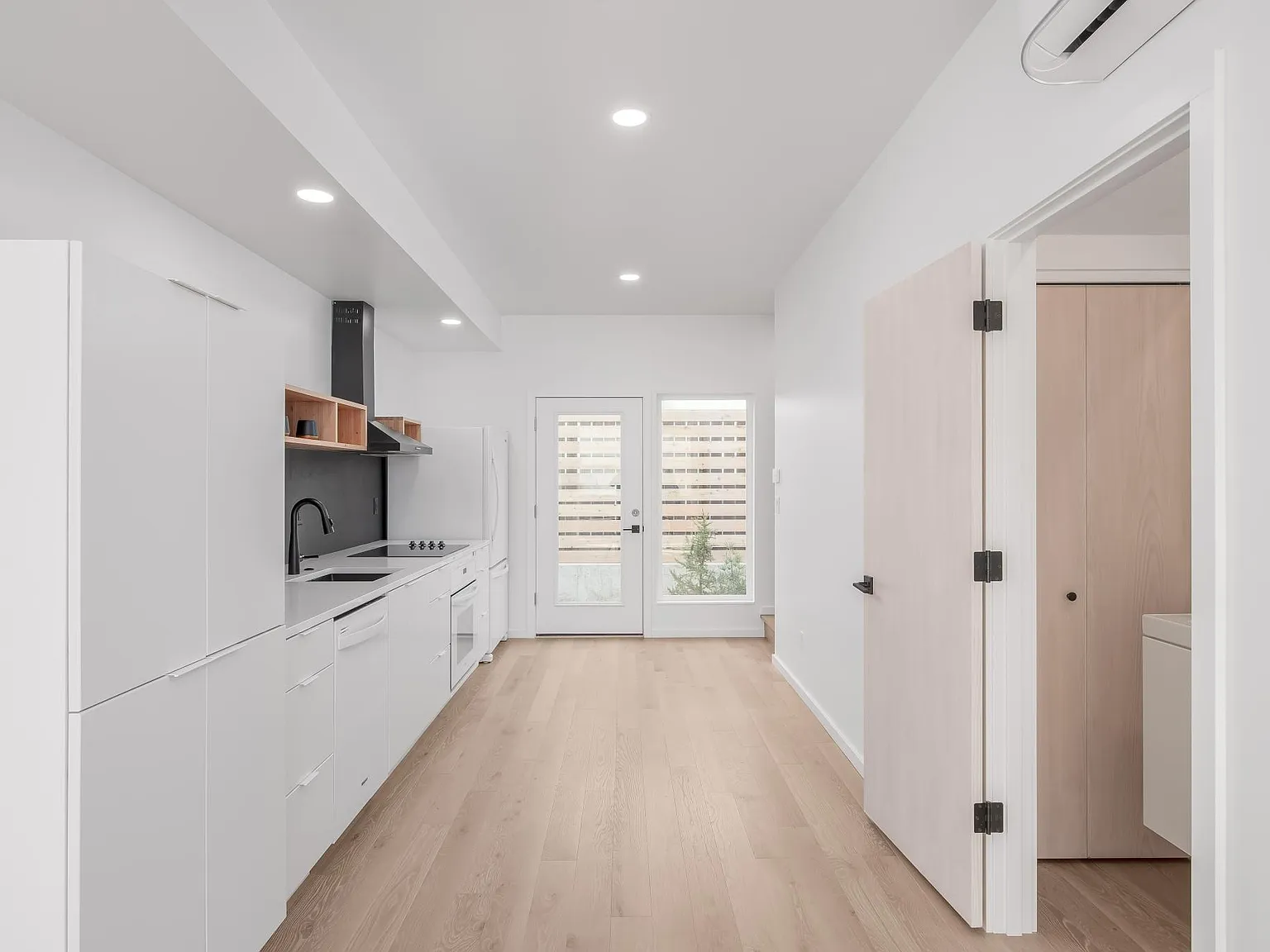 2 bed, 1.5 bath, 928 sqft, $2,295 — Photo 4