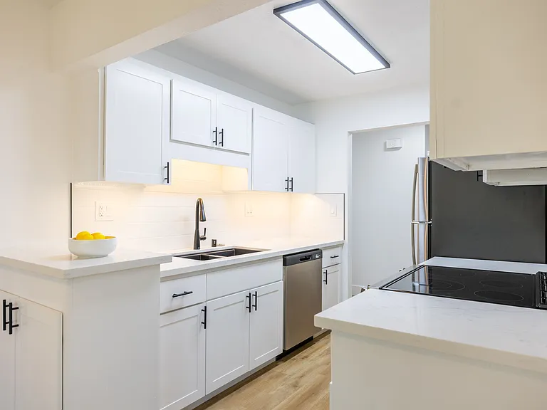 Summerwood Apartments — Photo 13