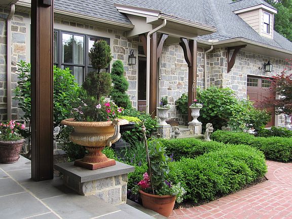 Side entrance&attached gar