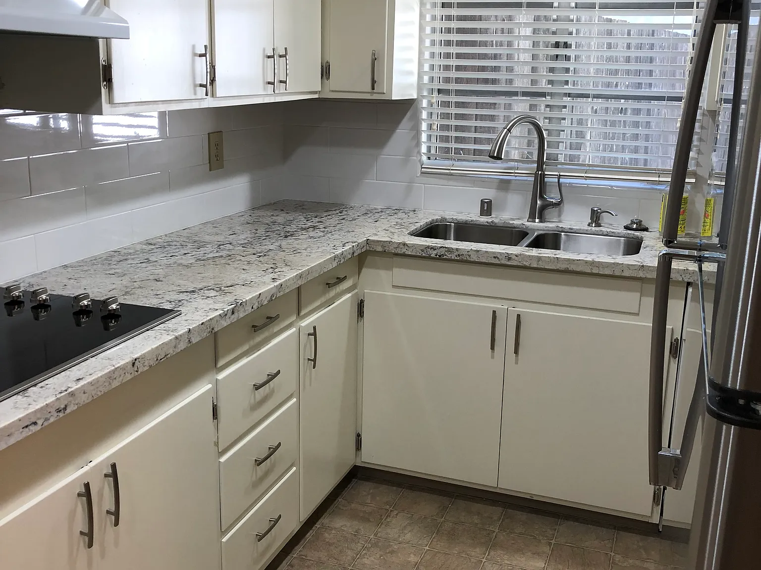 3 bed, 1.5 bath, 1600 sqft, $1,000 — Photo 3
