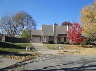 8808 Cottonwood St, Lenexa, KS 66215