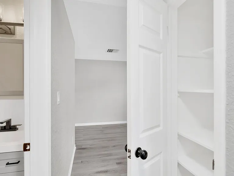 1352 Tioga Ave — Photo 12