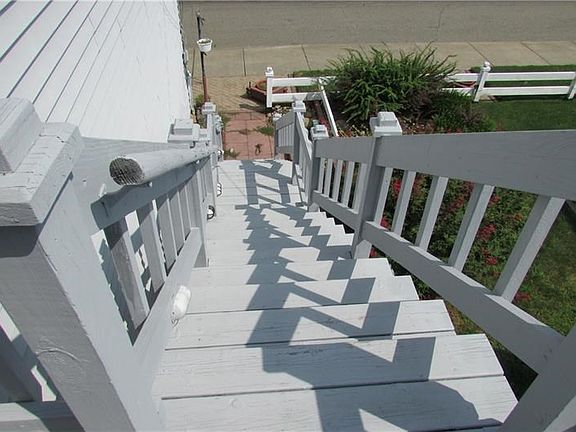 Staircase to the 2nd floor apartment but this apartment has inside access also.