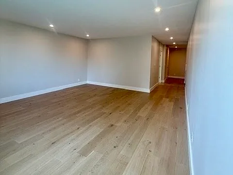65 E India Row #10G — Photo 9