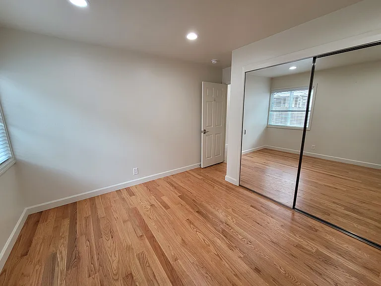 10218 Park Cir E #1 — Photo 8