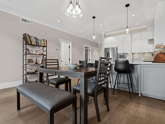 5th image of 3755 Chatham St #303