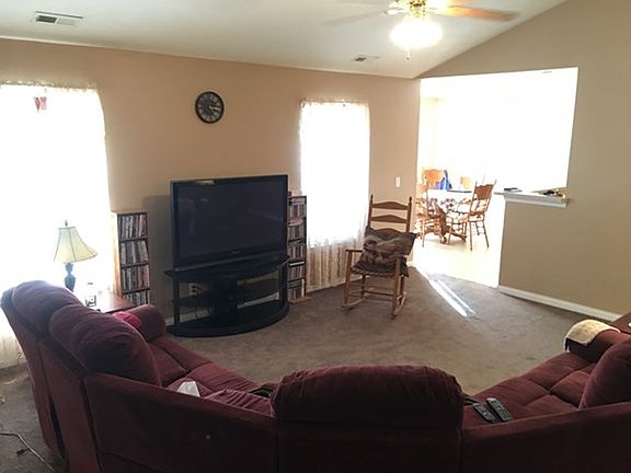 5th image of 334 Camden Cir