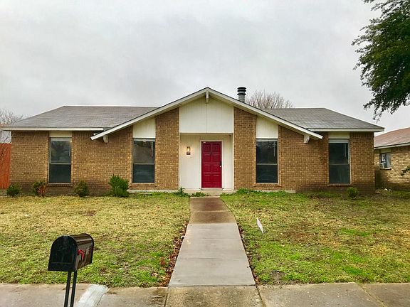 2nd image of 305 Boxwood Dr