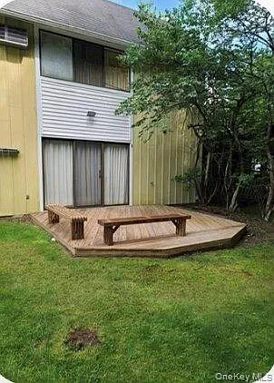 3 bed, 1.5 bath, 1152 sqft, $2,200 — Photo 2
