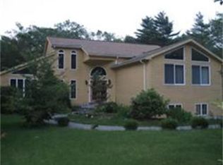 17 Moulton St, Lakeville, MA 02347