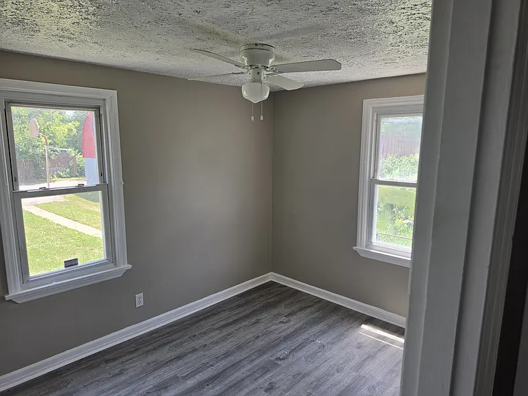 2612 N Gettysburg Ave — Photo 8