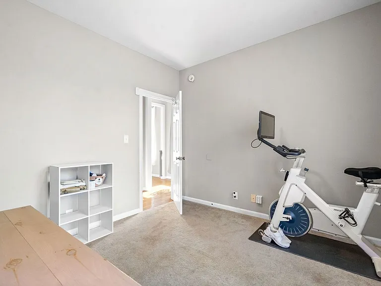 2200 Fairfax Dr — Photo 18
