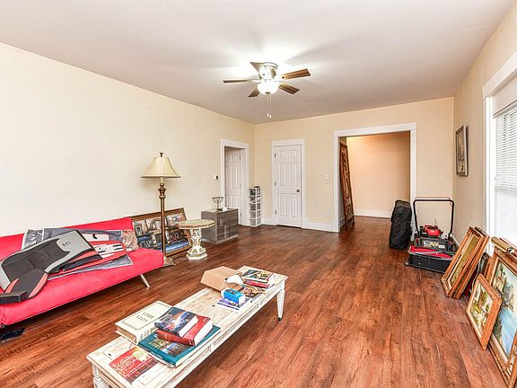 4th image of 247 Hendricks Pl