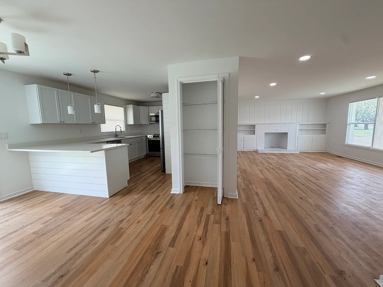 3 bed, 1900 sqft, $2,400 — Photo 4