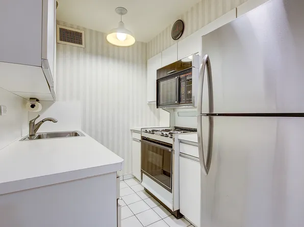 66-36 Yellowstone Boulevard image 7 of 19