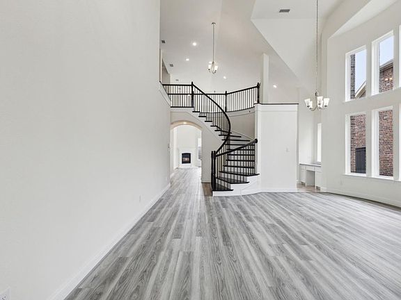 4th image of 7113 Aster Dr
