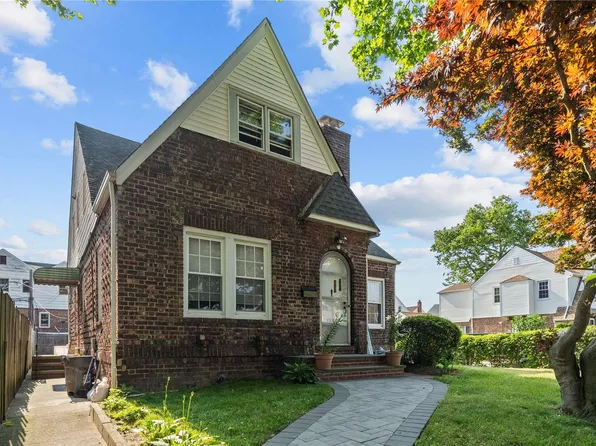 2502 169th St, Flushing, NY 11358