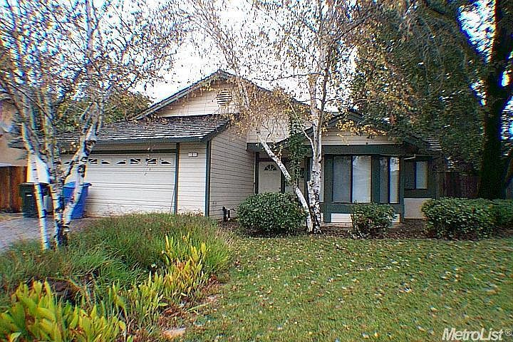 2nd image of 2 Rollingbrook Cir