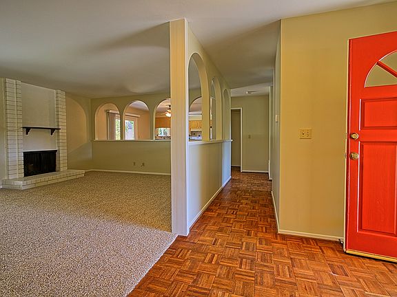 3rd image of 392 Imperial Ave