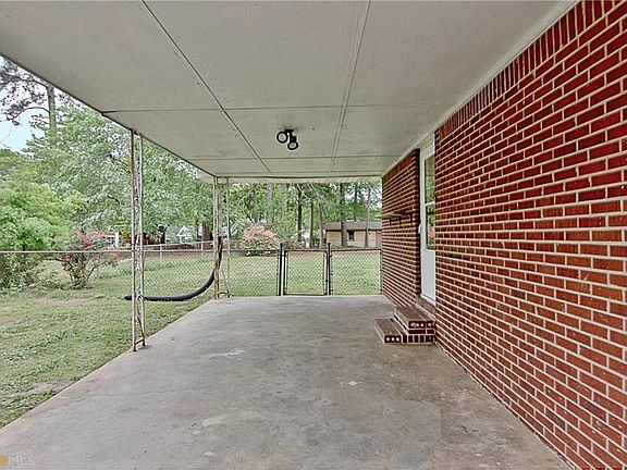 5th image of 745 Anderson Dr